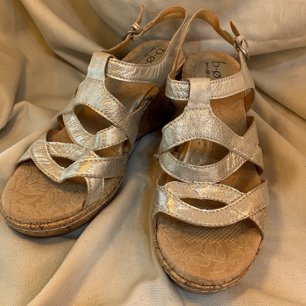 BOC almost NEW leather metallic silver cork wedges